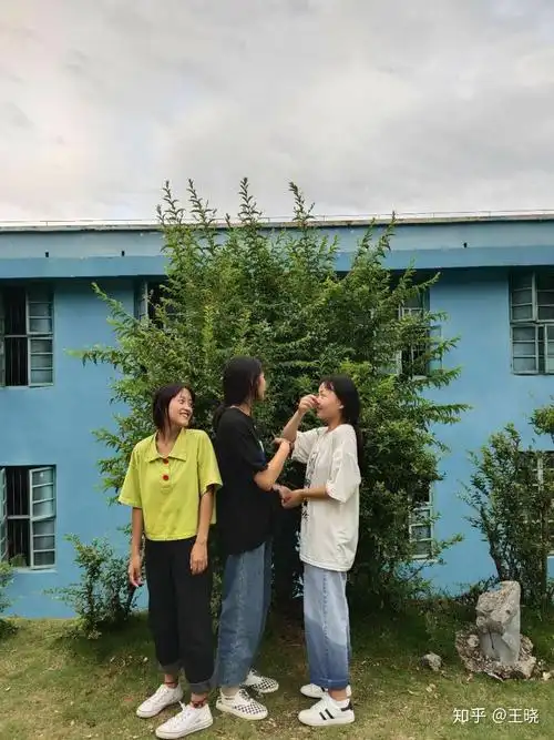 有没有人能发一张身高160和身高175的对比图呀?