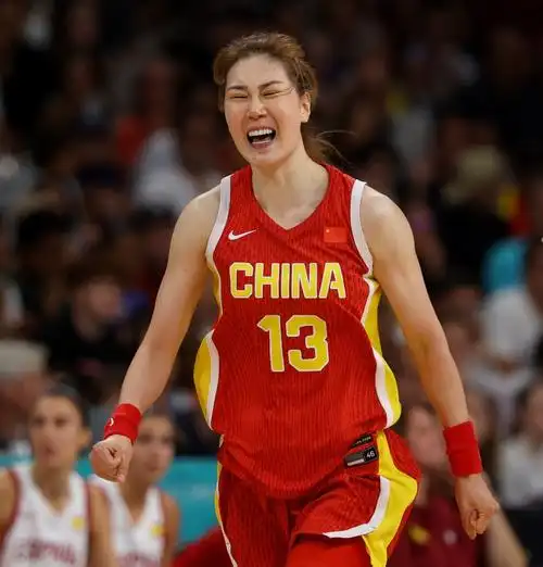 本场比赛,中国女篮中锋孙梦然高效发挥,在15分钟的出场时间里5投4中