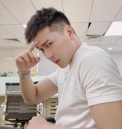 男士短头发的发型图片男生短头发的发型有7款