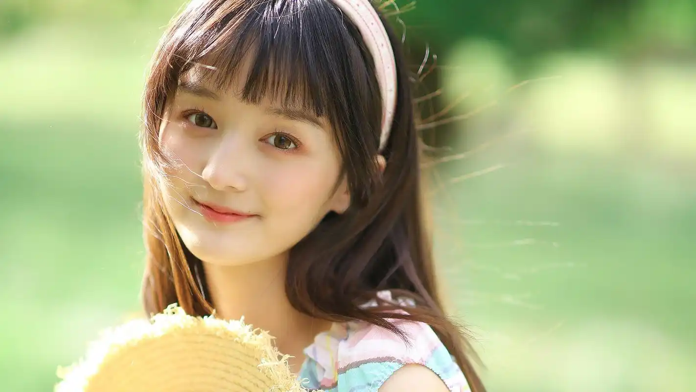 霓云大叔元气壁纸>电脑静态壁纸>电脑美女静态壁纸>元气俏皮美女高清