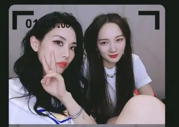 王霏霏晒合照为孟佳庆生