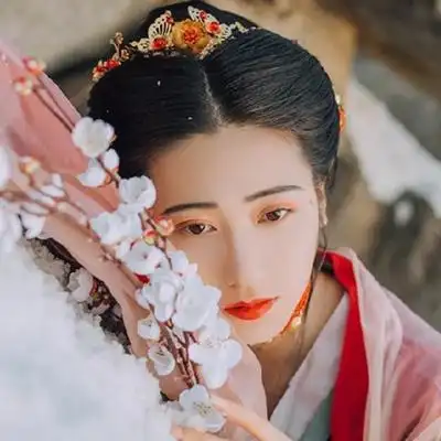 暮雪赏花弹琴女生头像,唯美古风真人头像