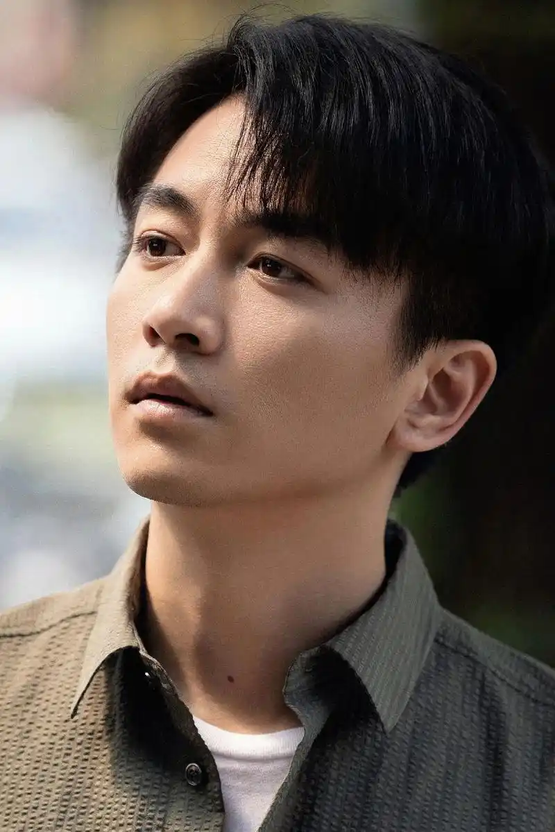 陈晓演朱劲草怎么了好演员就要挑战各种角色.