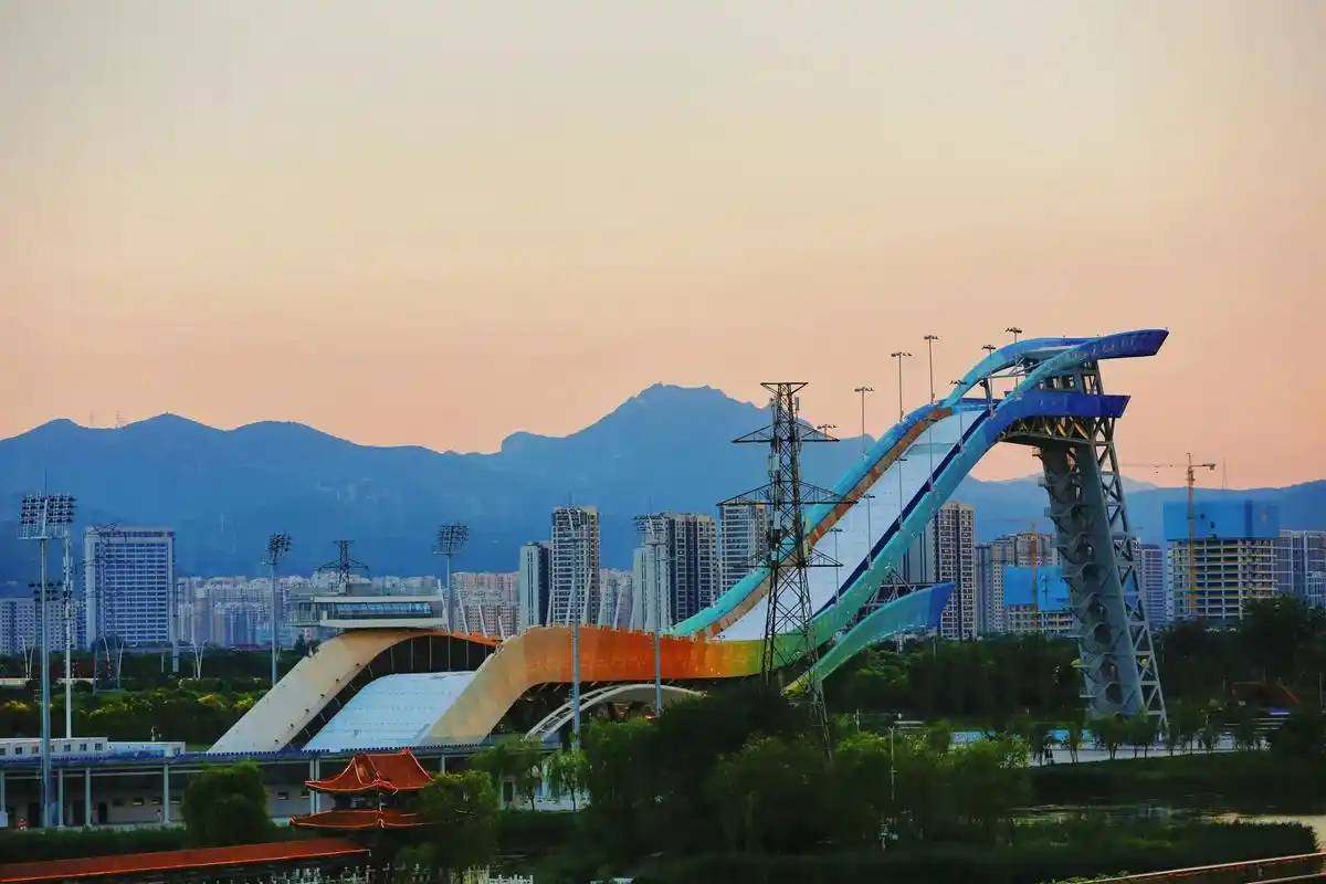 我的摄影日记 #建筑之美 #天空的颜色 #首钢滑雪大跳台  - 抖音