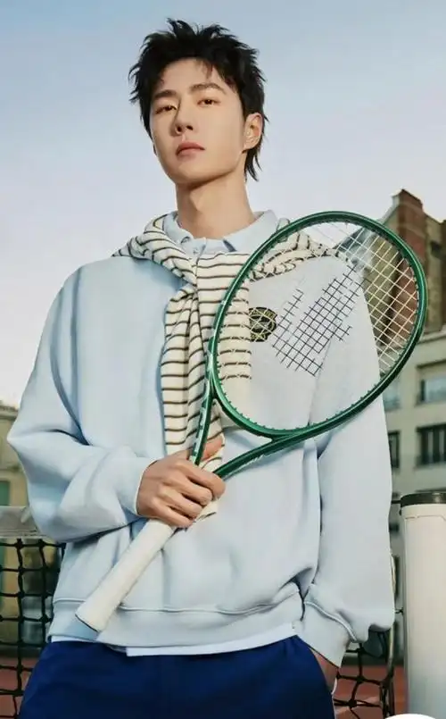 王一博巴黎时装周风采与网球新爱好的完美融合不断挑战自我