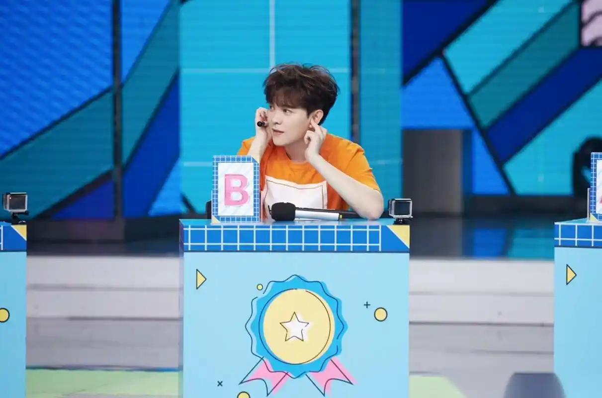 《快乐大本营 》 为了胜利的少数派而战,尤长靖180度翻转手指神奇技能