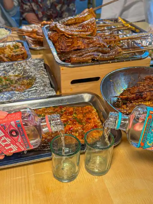 老婆们我突然爱上撸串喝酒了!