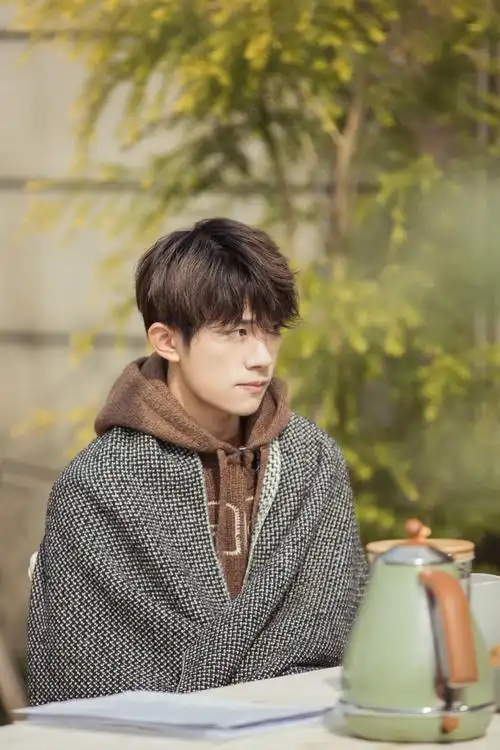 易烊千玺壁纸高清无水印~ - 知乎