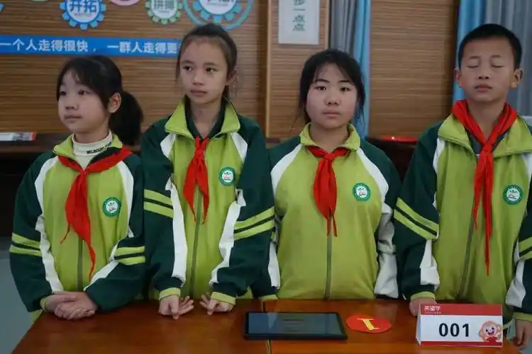 四年级三年级二年级一年级02飞花令环节"飞花令"环节更是波澜起伏,各