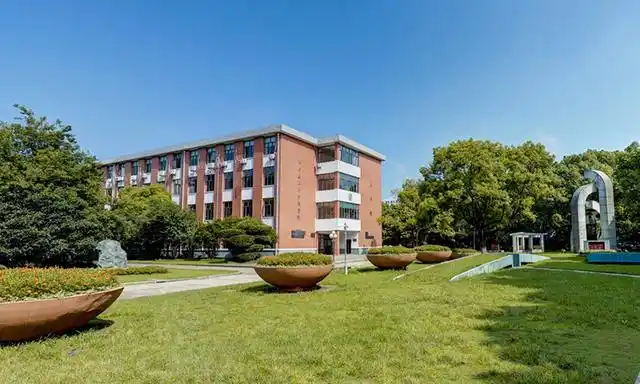 华东理工大学:著名"211工程"重点大学,实力雄厚,特色鲜明