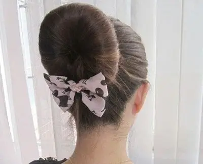 长头发如何盘成花苞头 花苞头盘头发简单好看的步骤