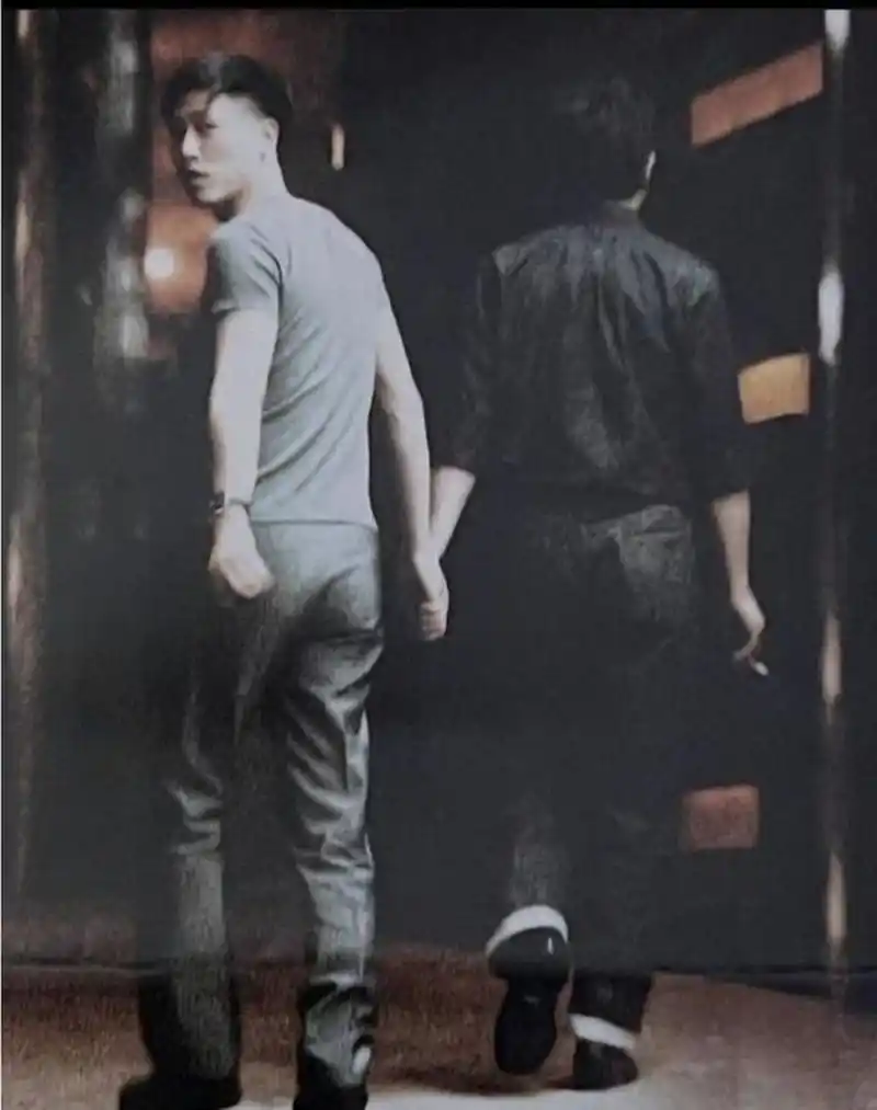 张国荣去世20周年,昔日爱人唐鹤德晒跨世纪牵手照悼念:夜阑静,有谁