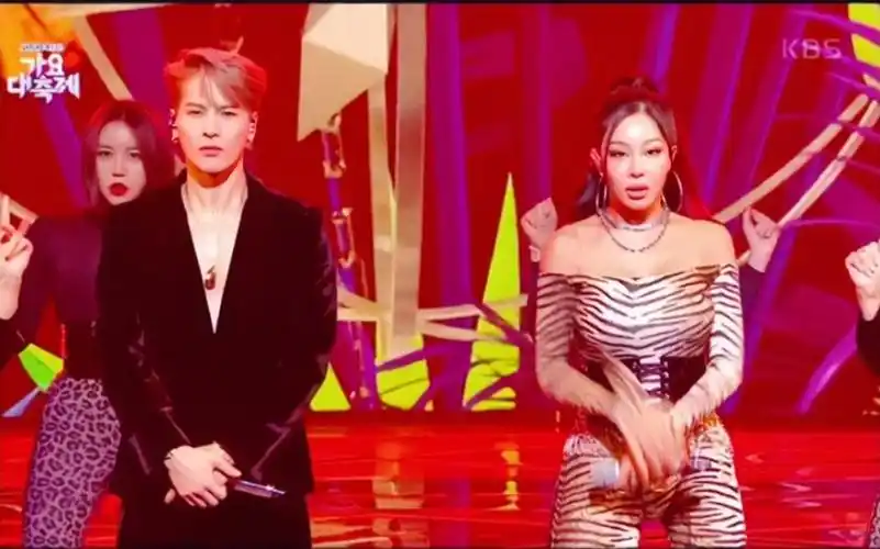 王嘉尔与jessi合作的舞台直拍20201218