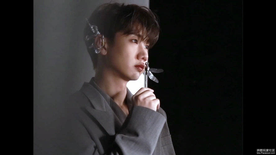 汪苏泷解锁拼酷时尚新玩法