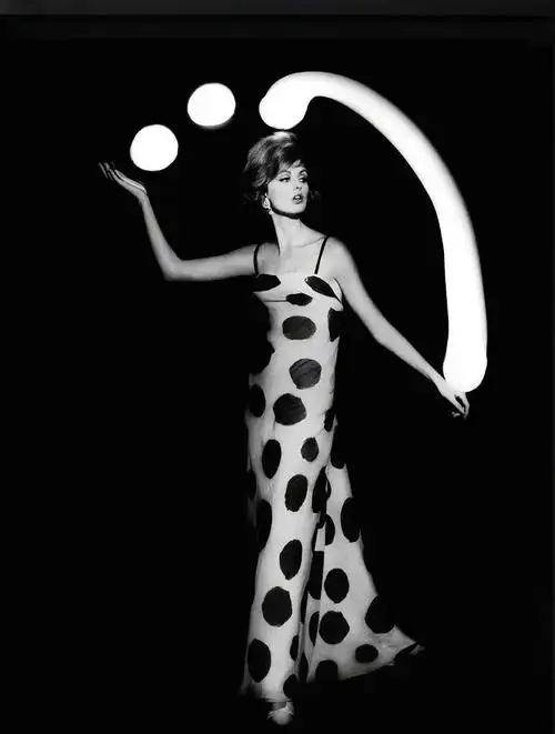 光影游戏来自1962年的时尚大片摄影丨williamklein