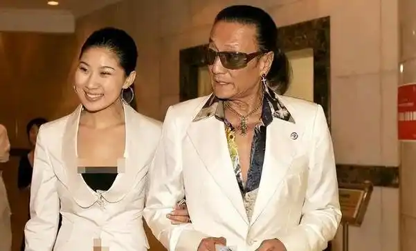 被谢贤养了12年,用青春换来2000万,如今35岁的coco怎么样了?