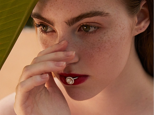 雀斑黄金首饰模特拍摄