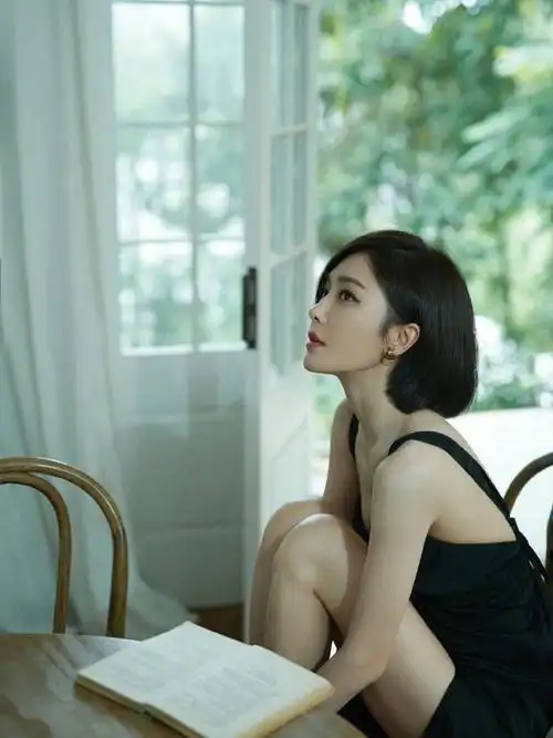 秦岚43岁身材状态