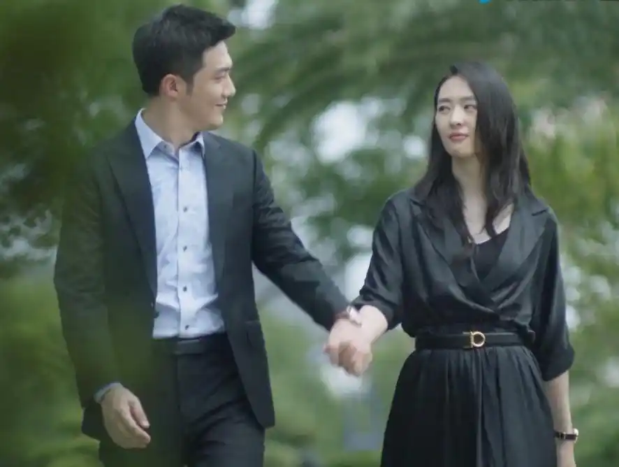 很多人吐槽许幻山太傻太糊涂,明明有这么漂亮能干的老