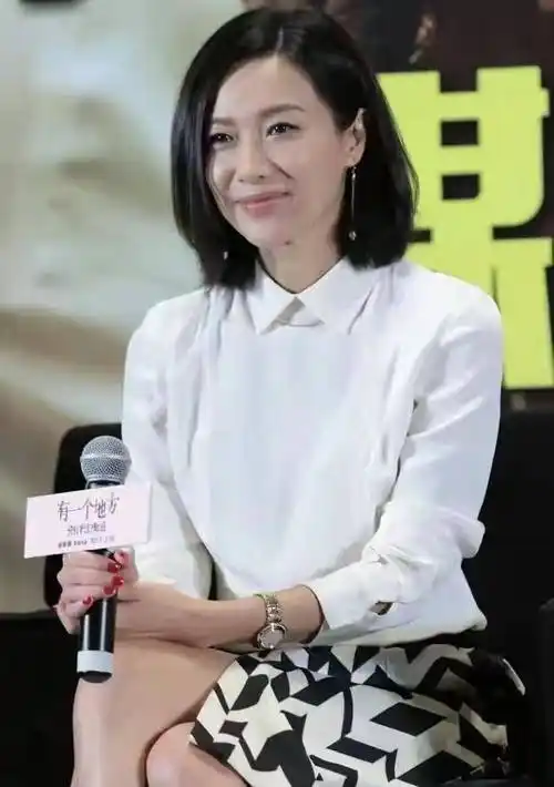 徐静蕾在国外真随性!