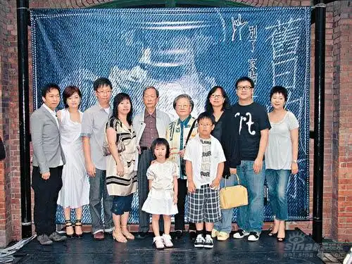 黄家强破冰邀黄贯中参观黄家驹纪念展览附图