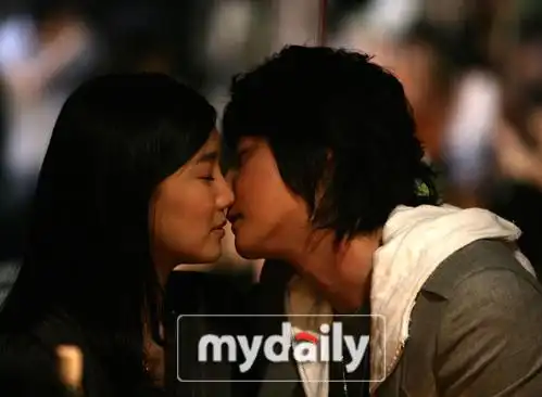 申彗星,mv照片公开其出道后首次吻戏