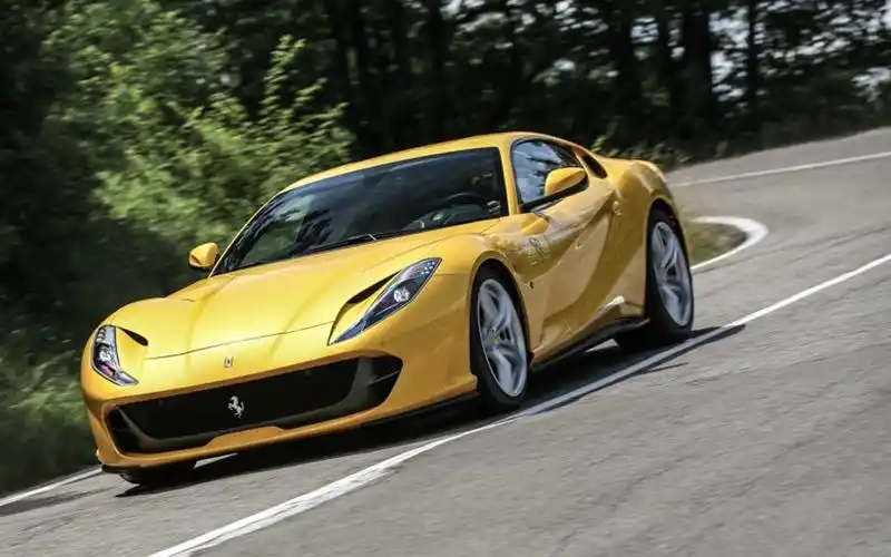 法拉利812黄色豪华跑车图片桌面壁纸