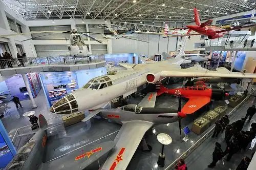 这是中国航空博物馆内陈列的中国研制的第一架预警机——"空警一号"