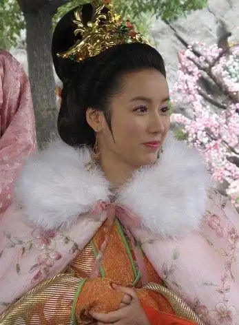 吕一《后宫》剧照