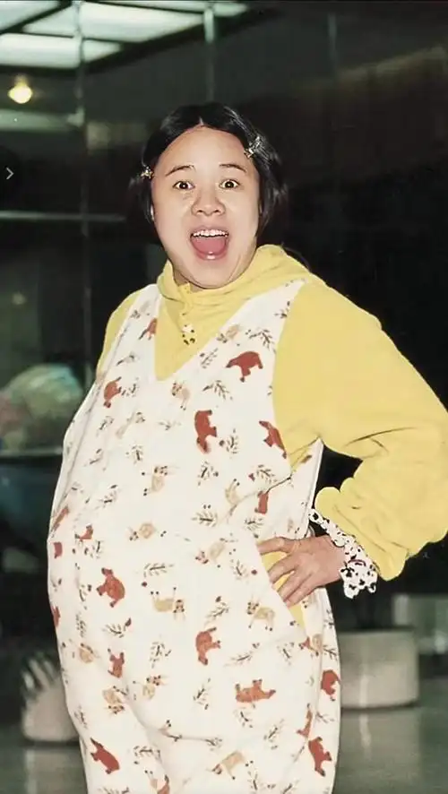 3月1日,58岁的"金龟子"刘纯燕官宣自己当姥姥了,她24岁的女儿王逸宸诞