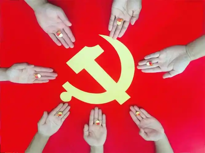 泰山钢铁集团举办"我和党旗合个影"主题活动