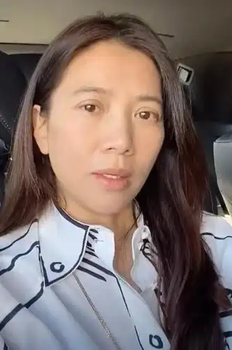 49岁袁咏仪素颜出镜,脸色憔悴被误认为杨童舒,还被吐槽撞脸马苏