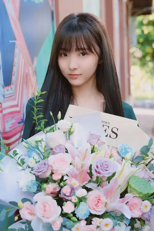 nene 郑乃馨 上下班图 图源微博水印