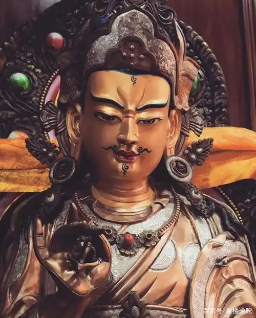 莲花生上师如是说        嗡阿吽 班杂 咕噜 贝玛 悉地 吽