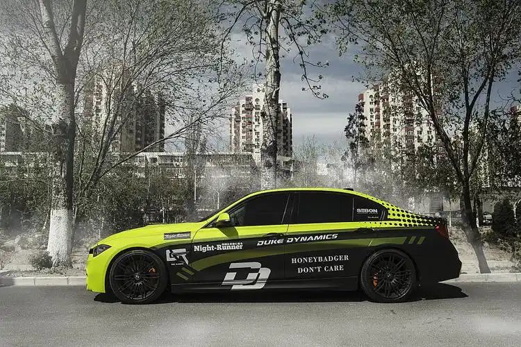 宝马三系夜行者主题车身涂装