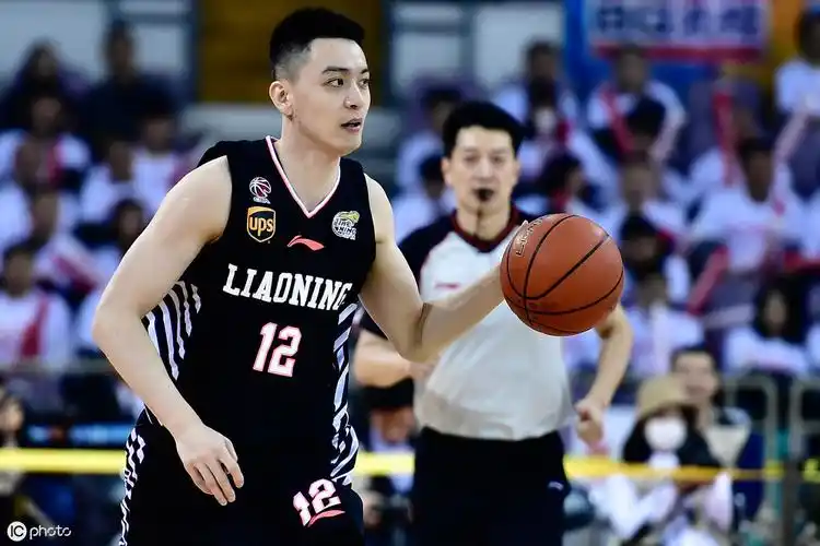 辽宁男篮主帅杨鸣身高(辽宁男篮杨鸣退役仪式举行?杨鸣家庭背景?