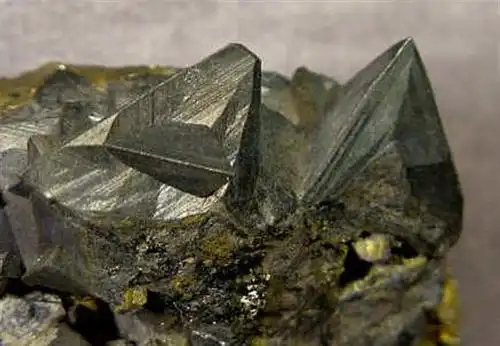 黝铜矿(硫盐矿物)