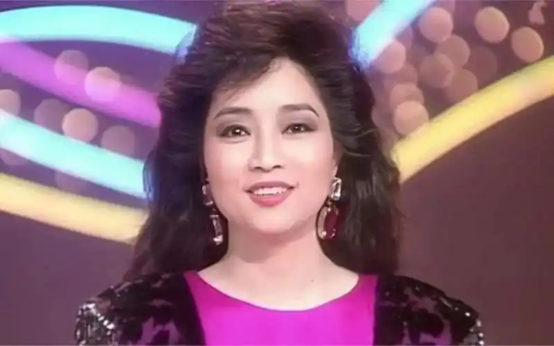 周润发,刘德华给她行"跪拜礼",75岁的徐小凤到底有何魅力?