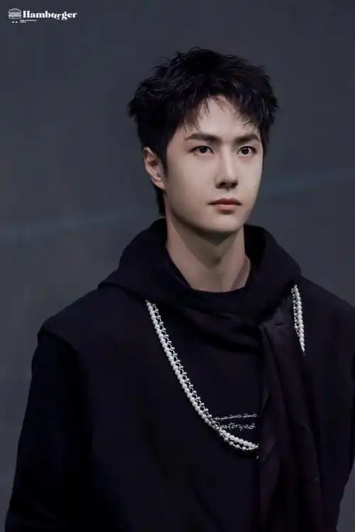 王一博超话92#王一博和平精英品牌代言人#帅气持续营业@uniq-王一博