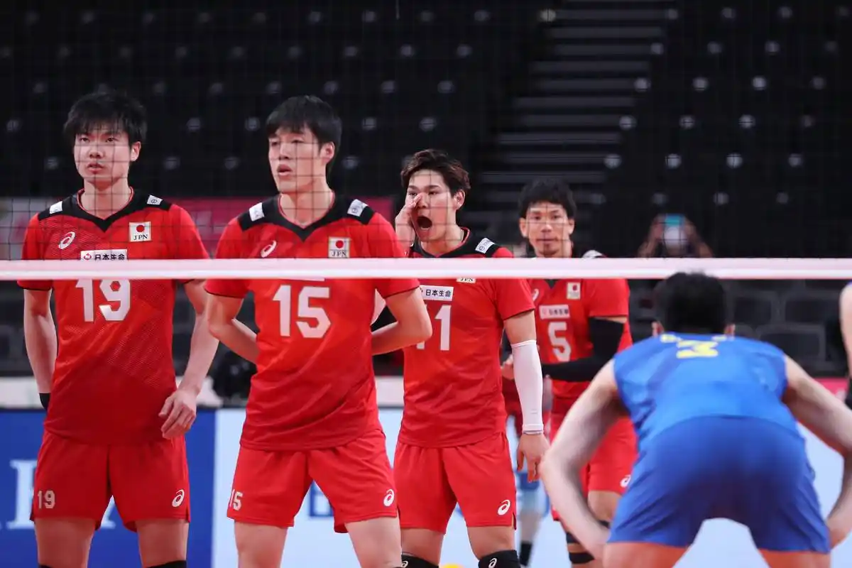 排球——东京奥运会测试赛:中国男排不敌日本男排