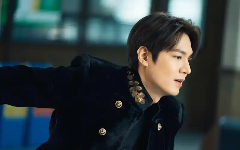 首页 桌面壁纸 日韩影视 李敏镐《the king永远的君主》帅气图片壁纸