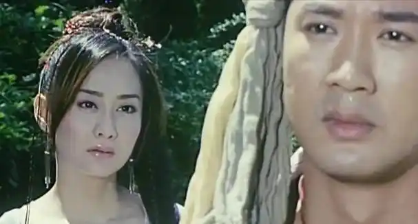 正值三十芳华之际的林心如,事业已然攀至巅峰,那一年她接连呈现了三部