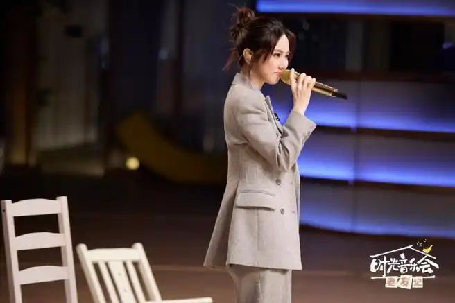 【#时光音乐会#第九期剧照】@gem鄧紫棋真情流露,暂停的一分钟里想给