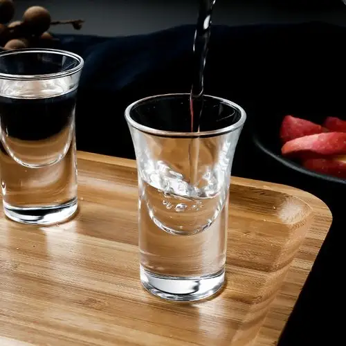 白酒杯套装小号白酒一口杯子弹杯家用玻璃酒盅高脚中式创意洋酒杯