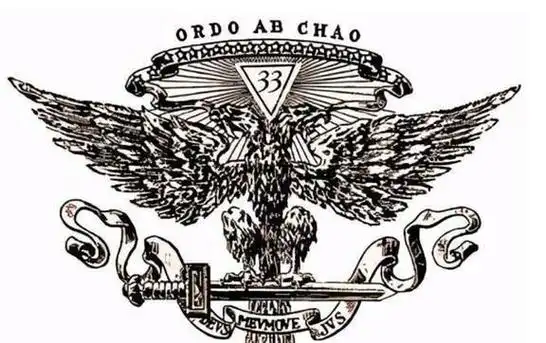 高阶仪式师挥动着神圣的共济会之剑,精准地在祭坛上的五角星图案上