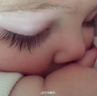 大眼睛 长睫毛 萌娃