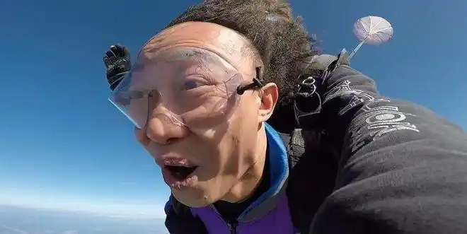 最出名的自然要数我们的小李子,刚出道之际,是惊艳全球观众的美男子