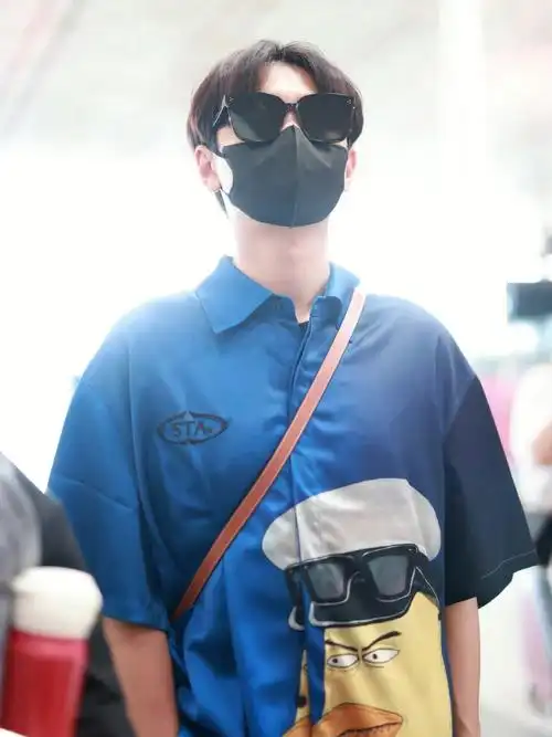 汪苏泷220706机场照