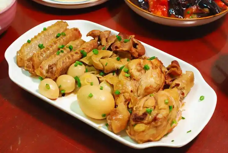 河北石家庄一家三口的午餐1荤3素花钱不多家人吃得香