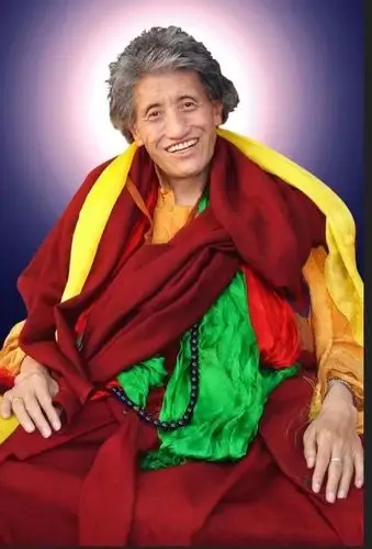 圆寂多年了,秋英多杰仁波切肉身至今不腐,没有经过任何的化学药物处理